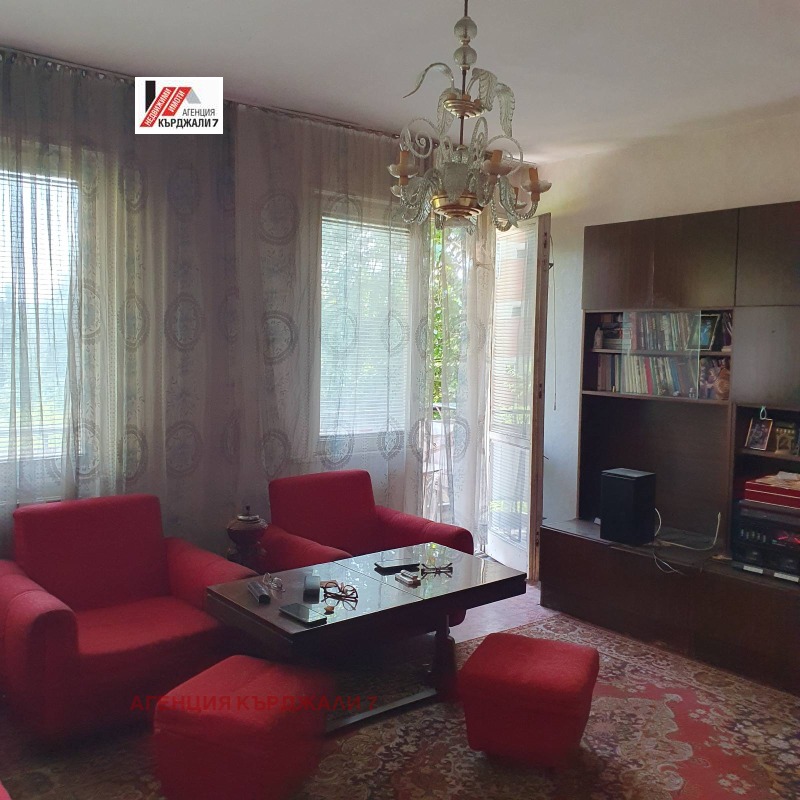 Продава 3-СТАЕН, гр. Кърджали, Център, снимка 2 - Апартаменти - 53272186