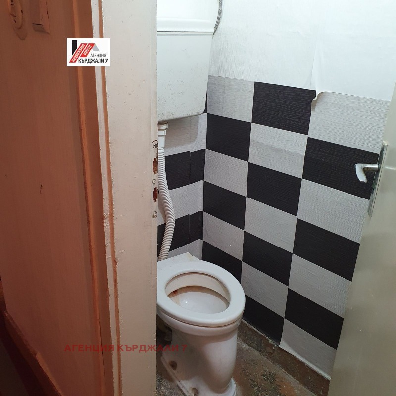 Продава 3-СТАЕН, гр. Кърджали, Център, снимка 8 - Апартаменти - 53272186