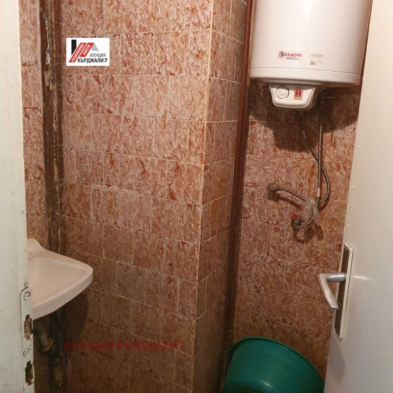 Продава 3-СТАЕН, гр. Кърджали, Център, снимка 7 - Апартаменти - 53272186