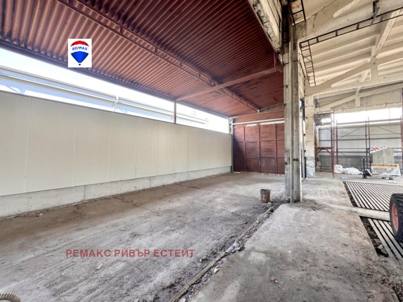 Продава  Пром. помещение град Русе , Здравец Изток , 940 кв.м | 57351861 - изображение [2]