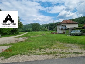 Продажба на имоти в с. Брусен, област Враца - изображение 1 