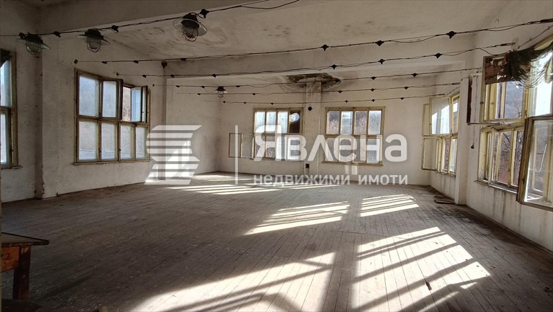 Продава ПРОМ. ПОМЕЩЕНИЕ, гр. Етрополе, област София област, снимка 2 - Производствени сгради - 54416260