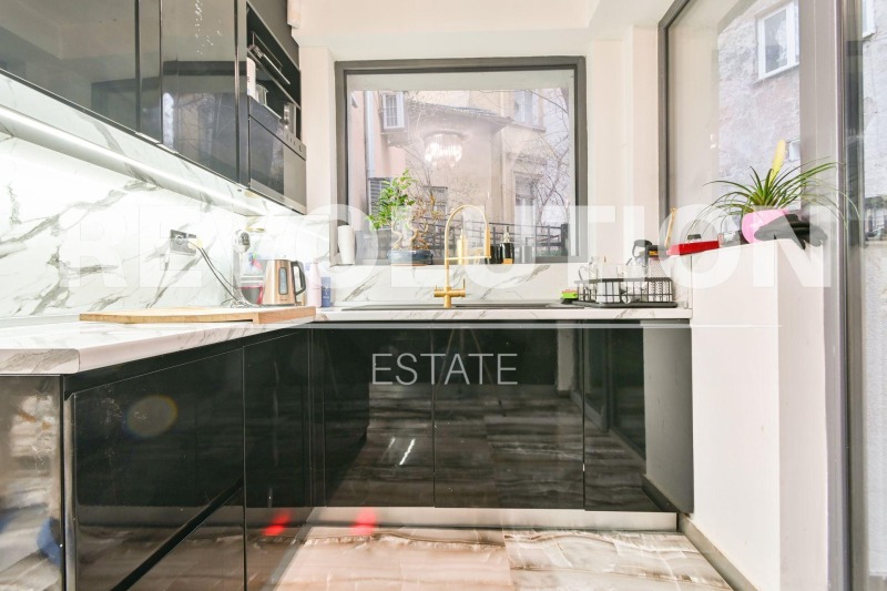 Продава 3-СТАЕН, гр. София, Център, снимка 3 - Апартаменти - 53416282