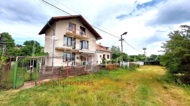 Продава КЪЩА в област Перник, с. Лобош - 220 кв.м / 160 000 € » 312 932.80 лв., БЪЛГЕРИАН ПРОПЕРТИС