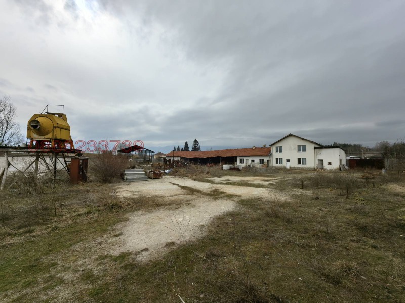 Продава ПРОМ. ПОМЕЩЕНИЕ в област Благоевград, гр. Разлог - 4081 кв.м / 383 468.91 € » 750 000 лв.