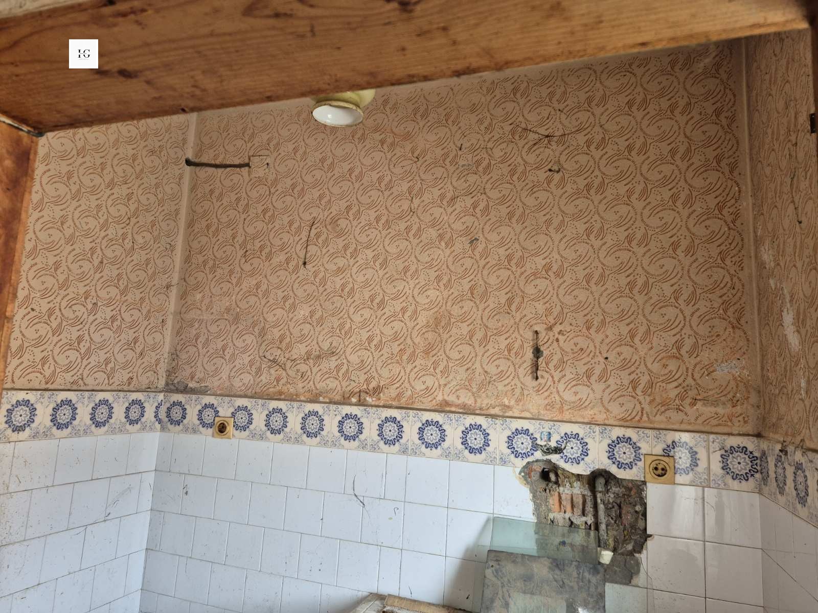 Продава ЕТАЖ ОТ КЪЩА, гр. Айтос, област Бургас, снимка 2 - Етаж от къща - 53946287