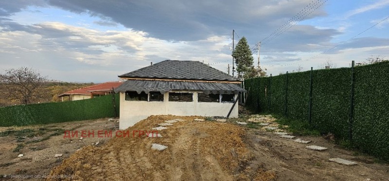 Продава КЪЩА, гр. Варна, м-т Боровец - север