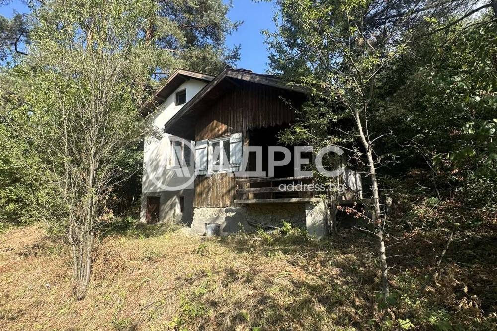 Продава КЪЩА, с. Долно Камарци, област София област