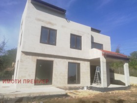 Hus Vazrazhdane 2, Varna 12