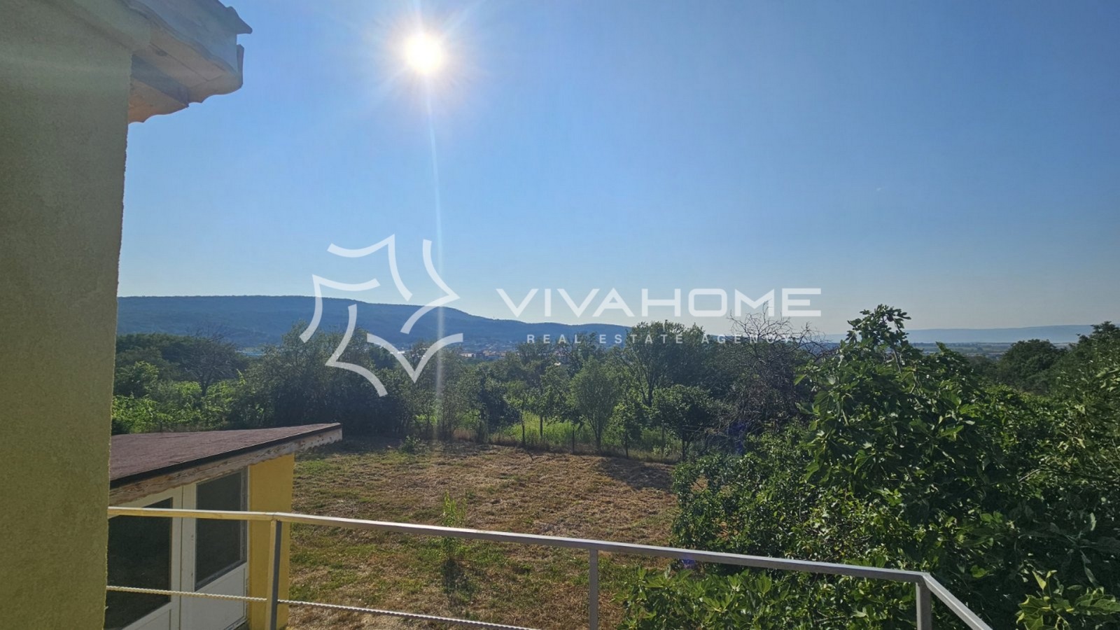 Продава КЪЩА, гр. Аксаково, област Варна, снимка 2 - Къщи - 53353894