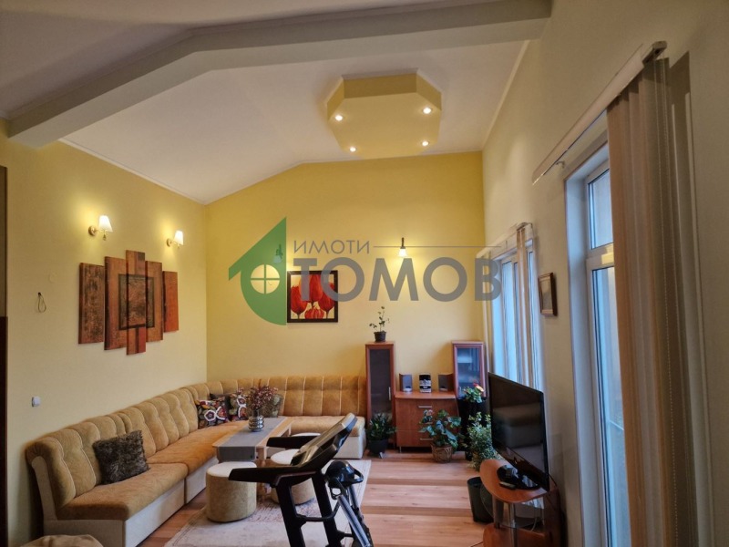 Продава 2-СТАЕН в град Шумен, Пазара - 77 кв.м / 125 000 € » 244 478.75 лв., ИМОТИ ТОМОВ