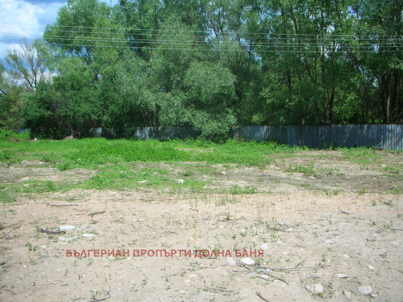 Продава ПАРЦЕЛ в област София, гр. Долна баня - 2335 кв.м / 35 000 € » 68 454.05 лв., БЪЛГЕРИАН ПРОПЪРТИ ДОЛНА БАНЯ ООД