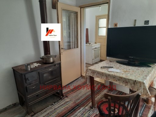 Продава КЪЩА, с. Василево, област Добрич, снимка 5 - Къщи - 53932352