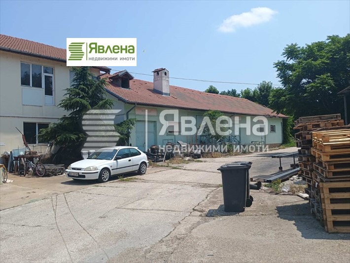 Продава  Пром. помещение град Плевен , Индустриална зона , 4000 кв.м | 84038910