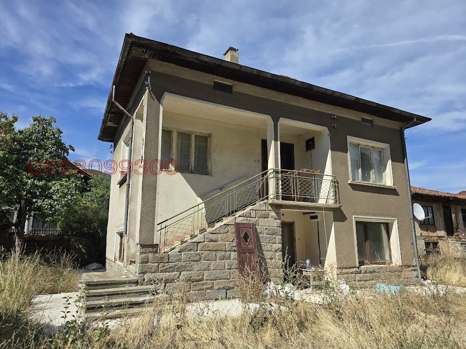 Продава КЪЩА, с. Челопеч, област София област