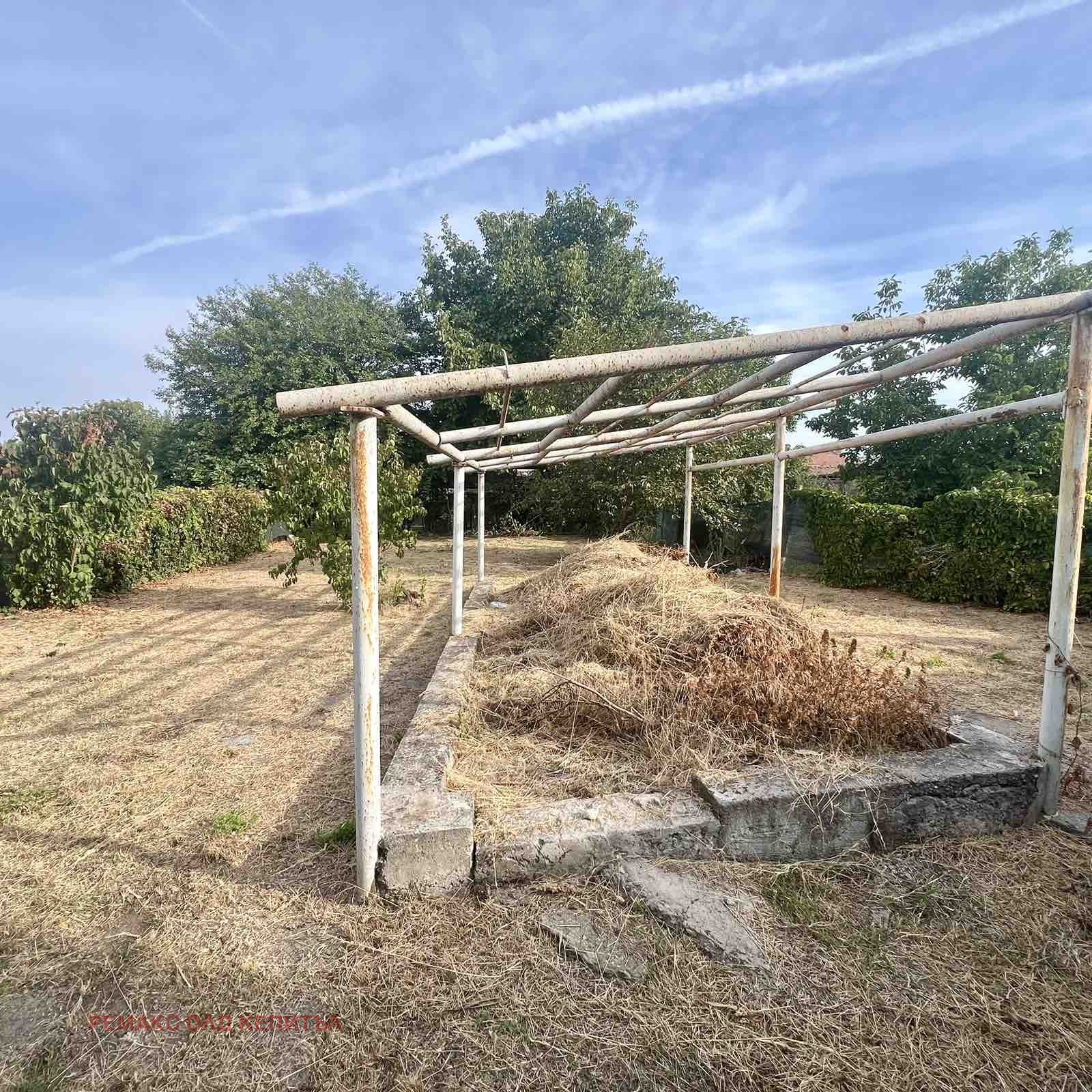 Продава КЪЩА, гр. Левски, област Плевен, снимка 17 - Къщи - 56353163