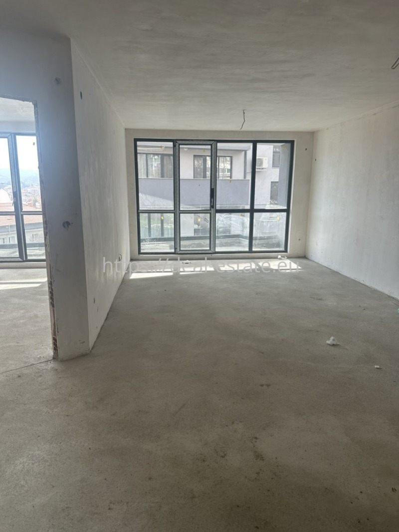 Продава 3-СТАЕН в град Благоевград, Широк център - 103 кв.м / 142 800 € » 279 292.52 лв., ДИЪЛ ЕСТЕЙТ