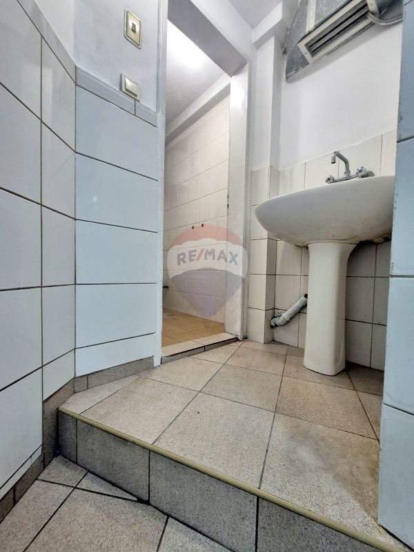 Продава МАГАЗИН, гр. Варна, Лятно кино Тракия, снимка 13 - Магазини - 53719424