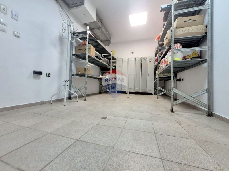 Продава МАГАЗИН, гр. Варна, Лятно кино Тракия, снимка 11 - Магазини - 53719424