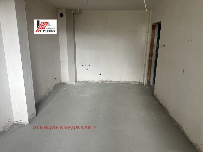 Продава 2-СТАЕН, гр. Кърджали, Възрожденци