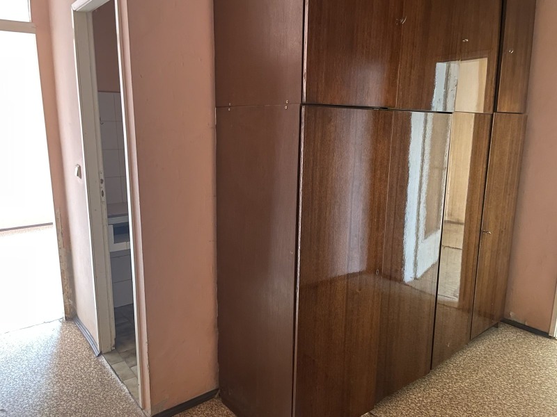 Продава 2-СТАЕН, гр. Шумен, Център, снимка 6 - Апартаменти - 52478115