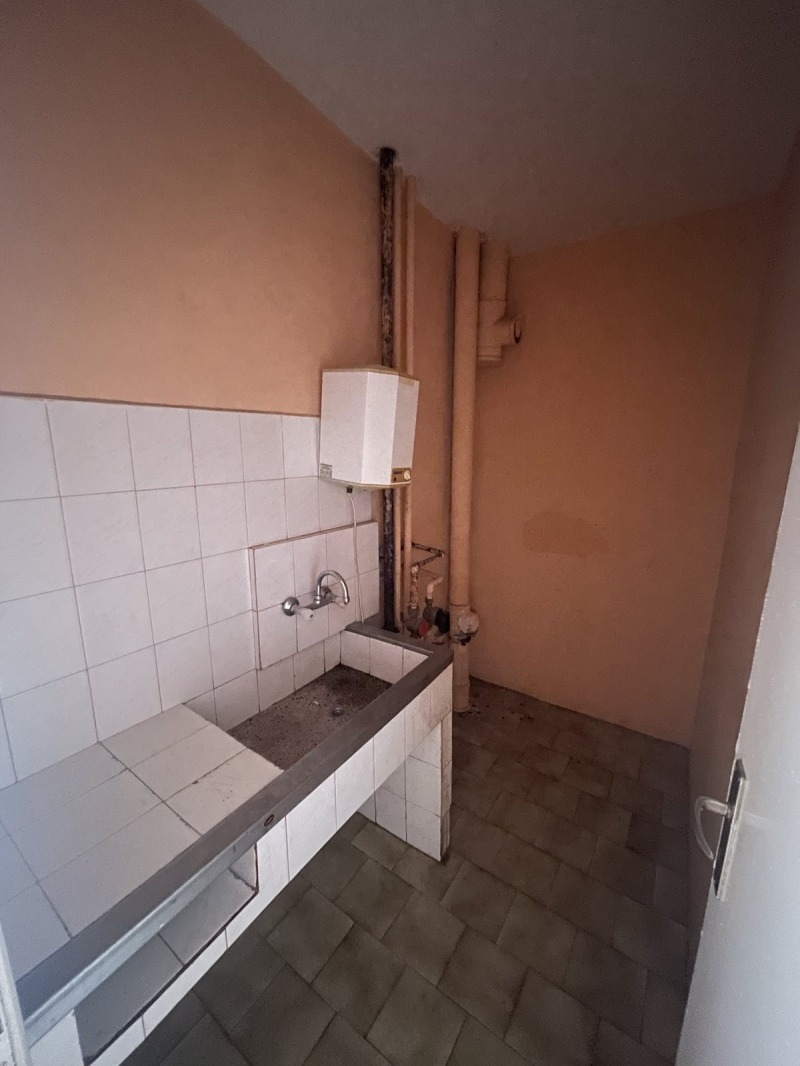 Продава 2-СТАЕН, гр. Шумен, Център, снимка 2 - Апартаменти - 52478115