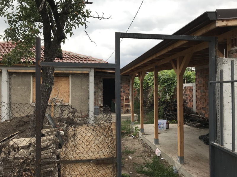 Продава КЪЩА, гр. София, Левски В, снимка 2 - Къщи - 52301811