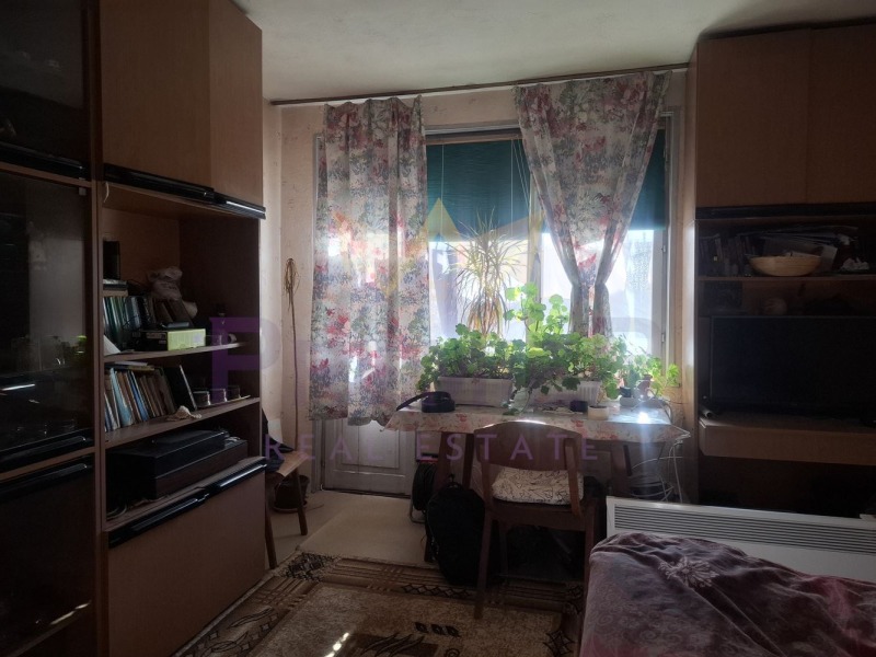 Продава КЪЩА, с. Синдел, област Варна, снимка 13 - Къщи - 52547672