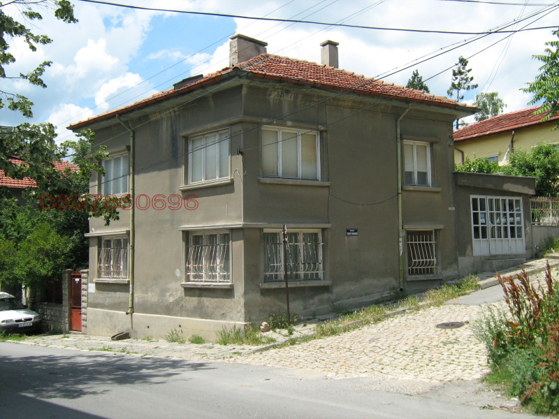 Продава КЪЩА в град Шумен, Център - 216 кв.м / 350 000 € » 684 540.50 лв.