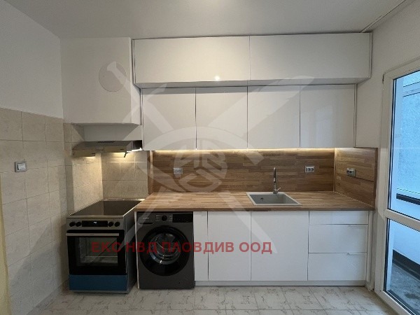 Продава 3-СТАЕН, гр. Пловдив, Кючук Париж