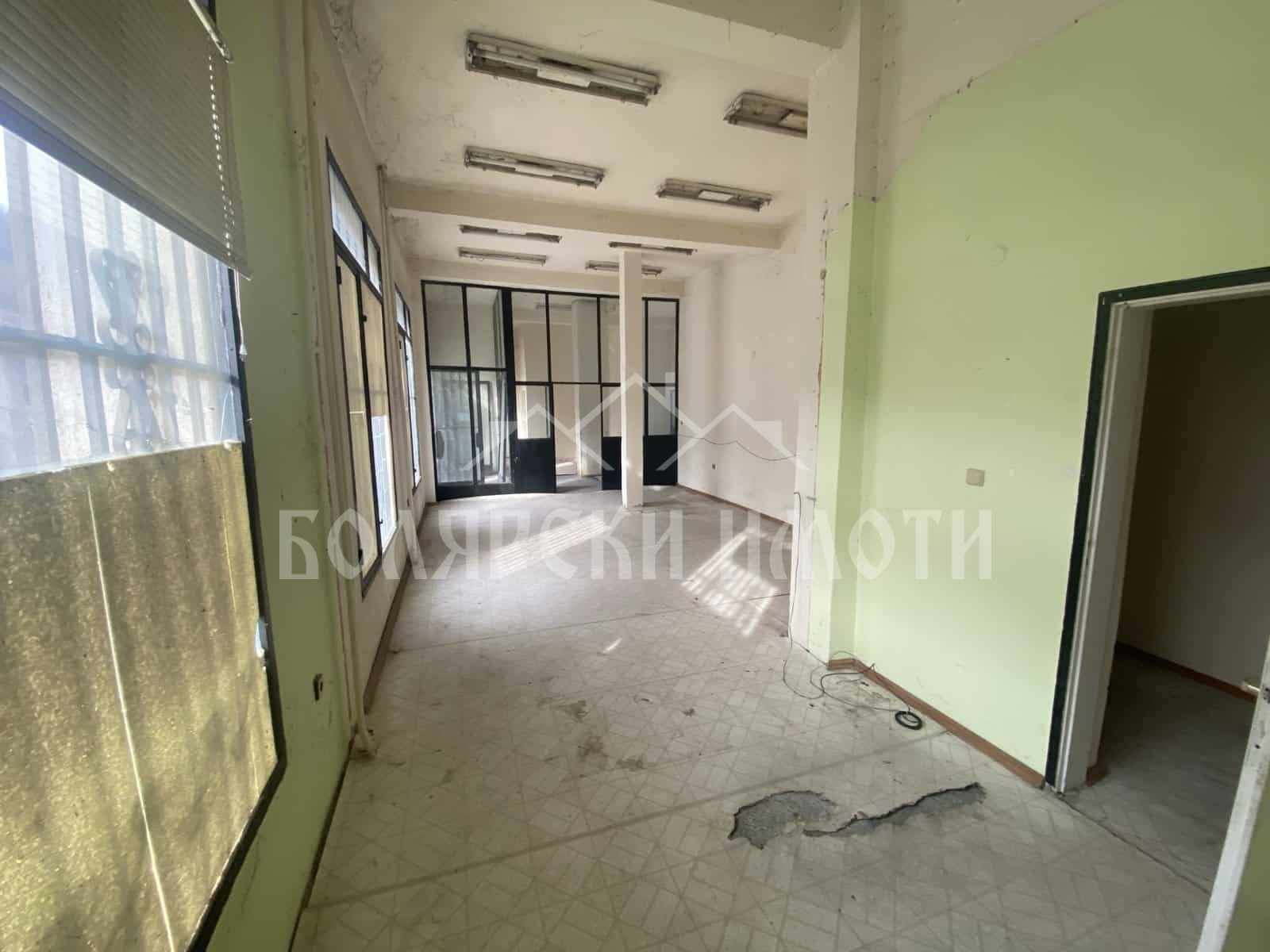 Продава МАГАЗИН, гр. Велико Търново, Света гора, снимка 2 - Магазини - 52569993