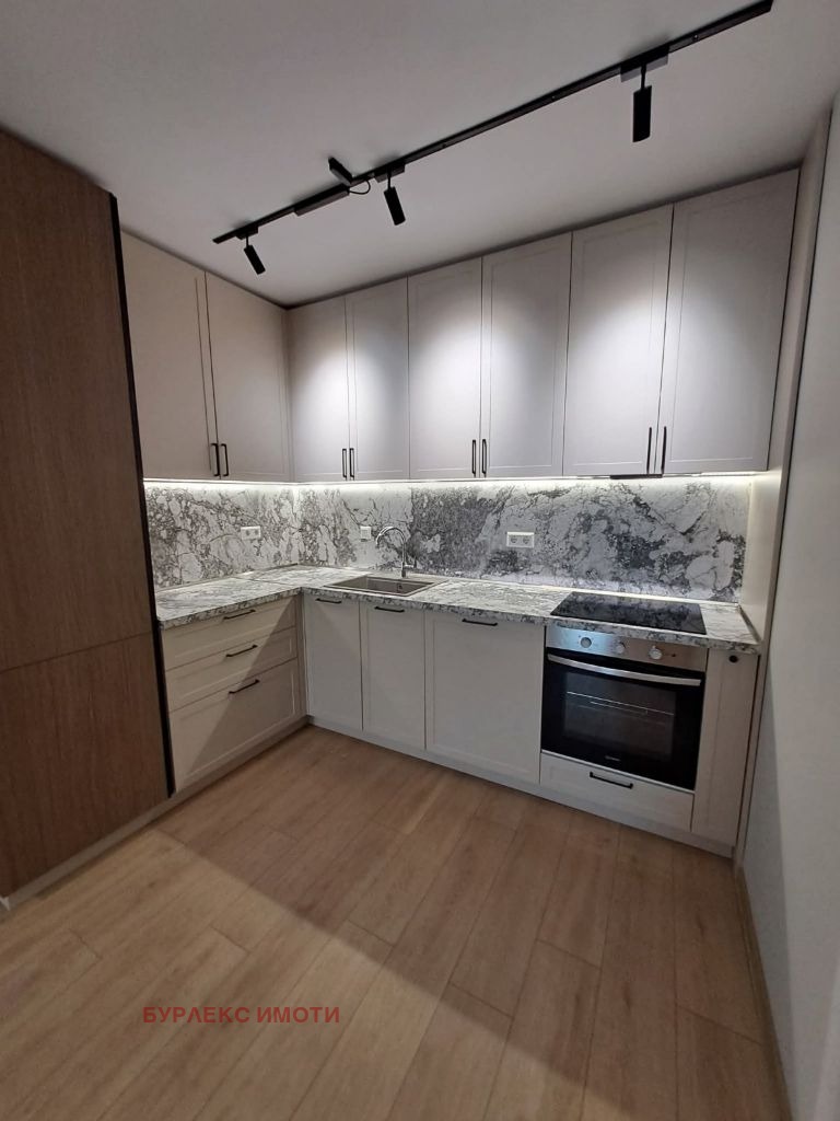 Продава 3-СТАЕН, гр. Варна, Централна поща