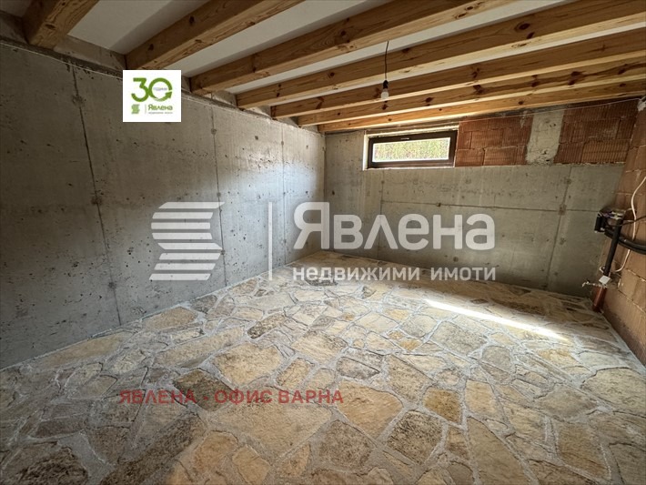 Продава КЪЩА, с. Средни колиби, област Велико Търново, снимка 15 - Къщи - 54046860