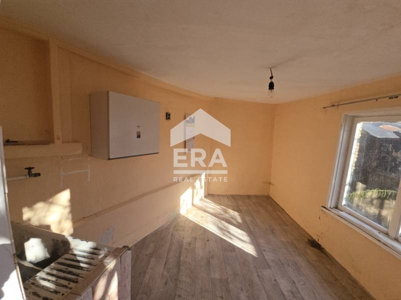 Продава КЪЩА, гр. Русе, Сарая, снимка 2 - Къщи - 52709660