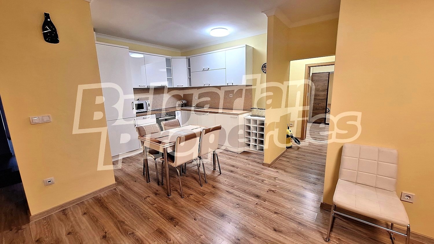 Продава 3-СТАЕН, гр. Варна, к.к. Св.Св. Константин и Елена