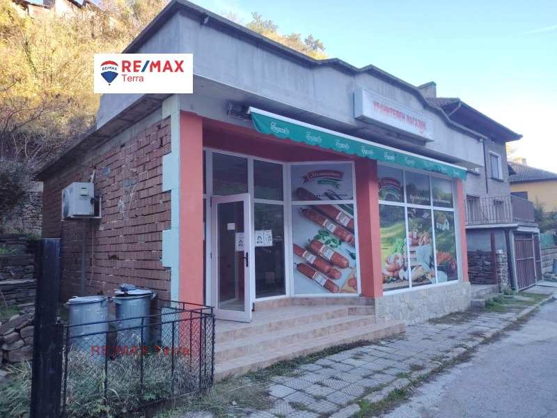 Продава КЪЩА в област Ловеч, гр. Тетевен - 227 кв.м / 113 000 € » 221 008.79 лв., RE/MAX Terra