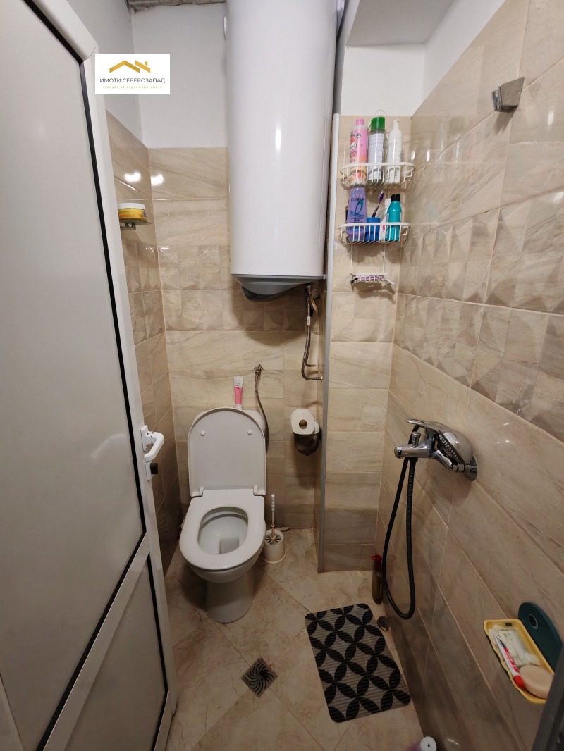 Продава ЕТАЖ ОТ КЪЩА, гр. Монтана, Широк център, снимка 11 - Етаж от къща - 52520800