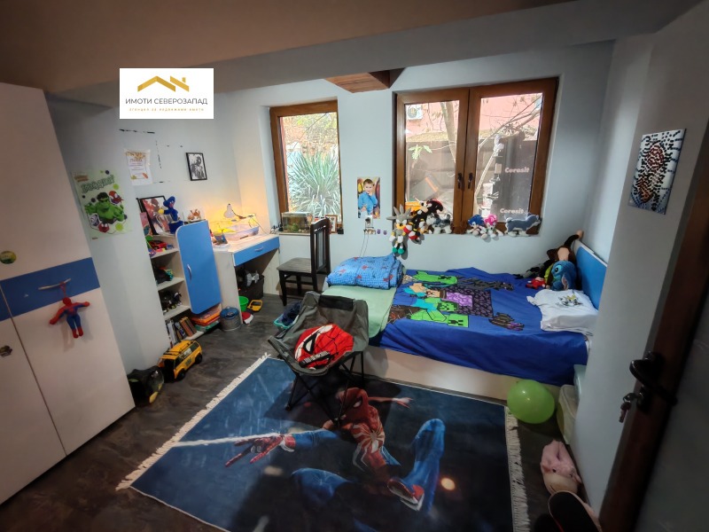 Продава ЕТАЖ ОТ КЪЩА, гр. Монтана, Широк център, снимка 5 - Етаж от къща - 52520800