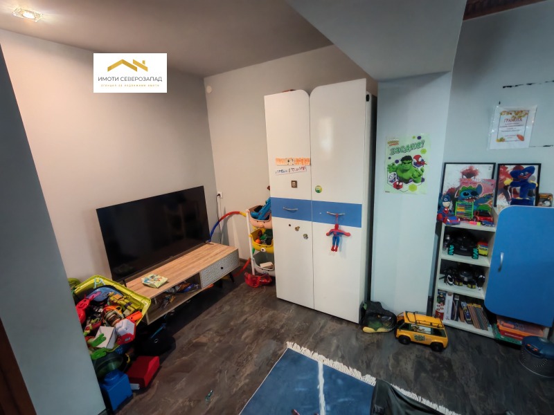 Продава ЕТАЖ ОТ КЪЩА, гр. Монтана, Широк център, снимка 6 - Етаж от къща - 52520800