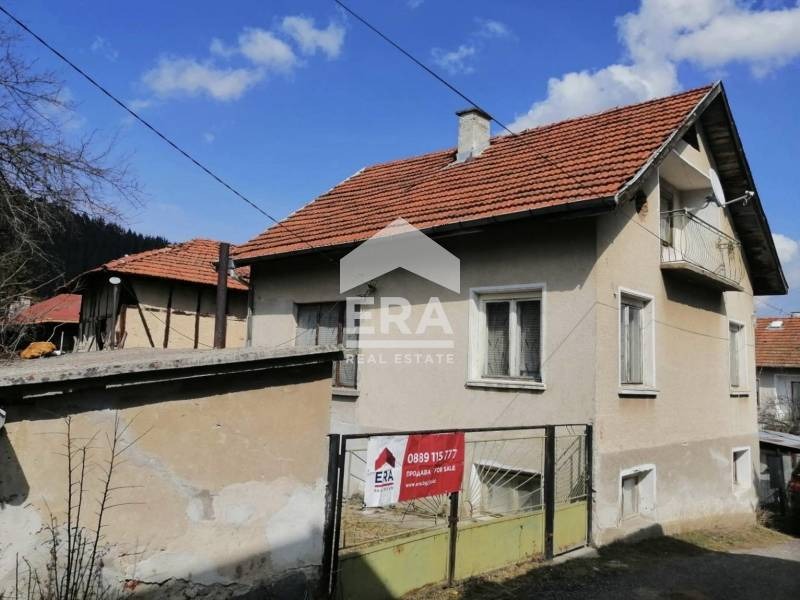 Продава КЪЩА, с. Говедарци, област София област