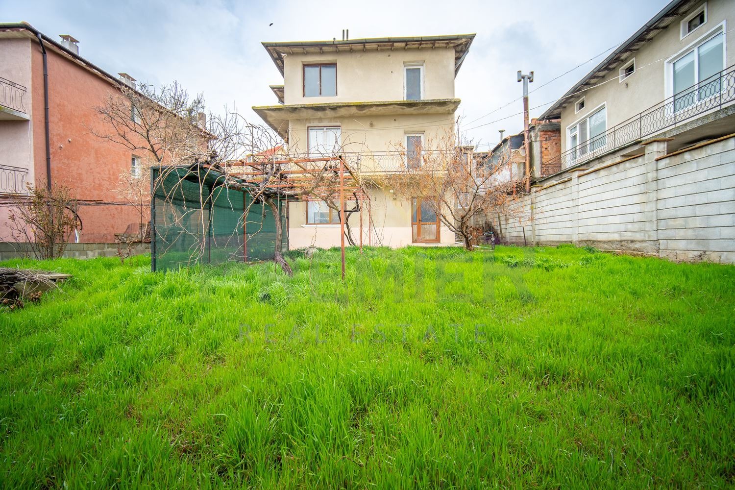 Продава КЪЩА, гр. Балчик, област Добрич