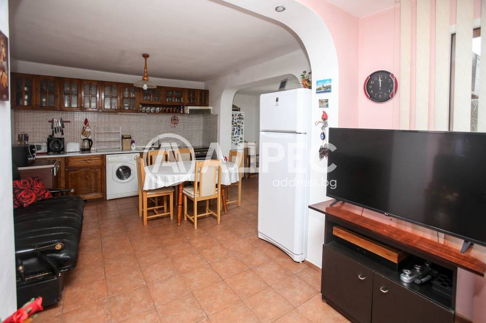 Продава КЪЩА, гр. София, гр. Банкя, снимка 2 - Къщи - 55639102