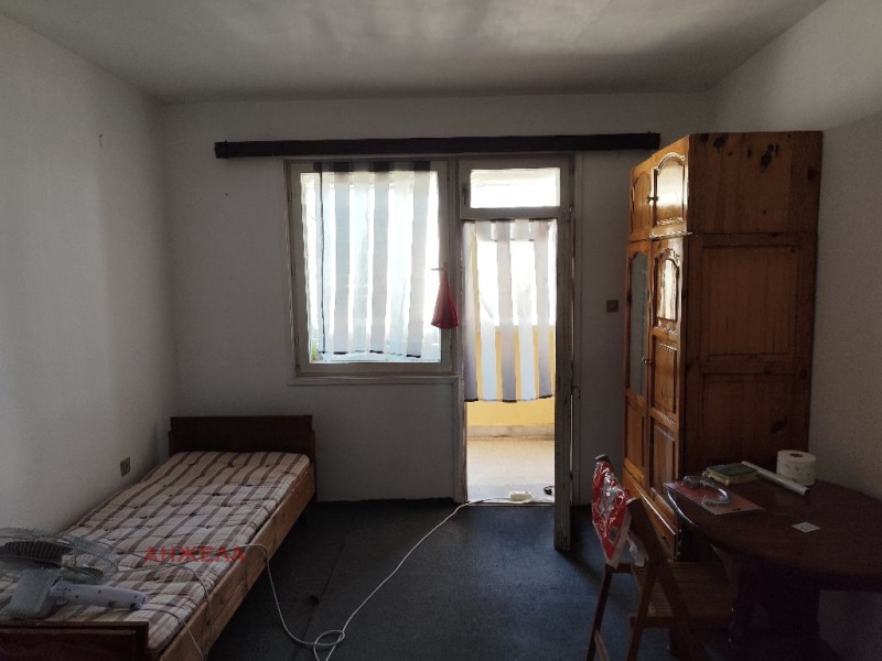 Продава МНОГОСТАЕН в град Пазарджик, Промишлена зона - Изток - 120 кв.м / 80 000 € » 156 466.40 лв., АНЖЕЛА
