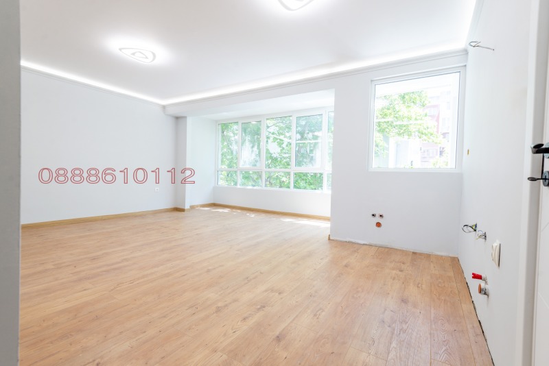 Продава  3-стаен град Варна , Спортна зала , 75 кв.м | 26153325