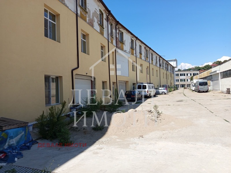 Продава  Склад град Русе , Промишлена зона - Запад , 1328 кв.м | 83175241 - изображение [3]