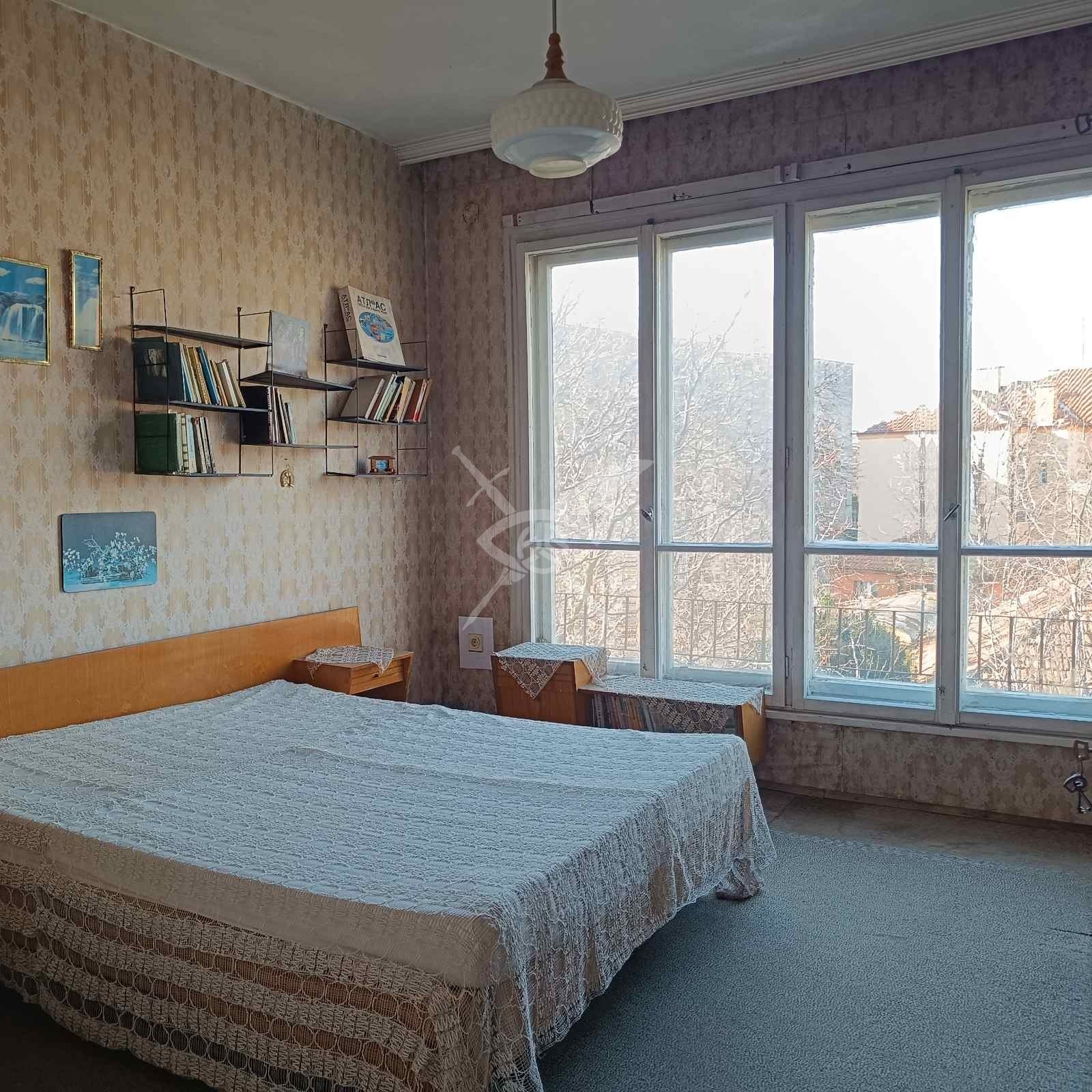 Продава МНОГОСТАЕН, гр. Карнобат, област Бургас, снимка 2 - Апартаменти - 53318746
