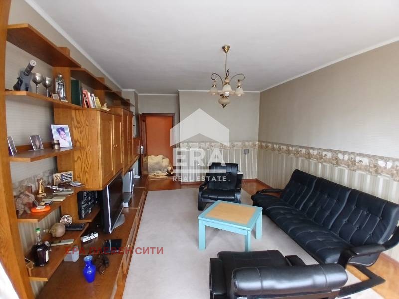 Продава 3-СТАЕН, гр. Плевен, Широк център