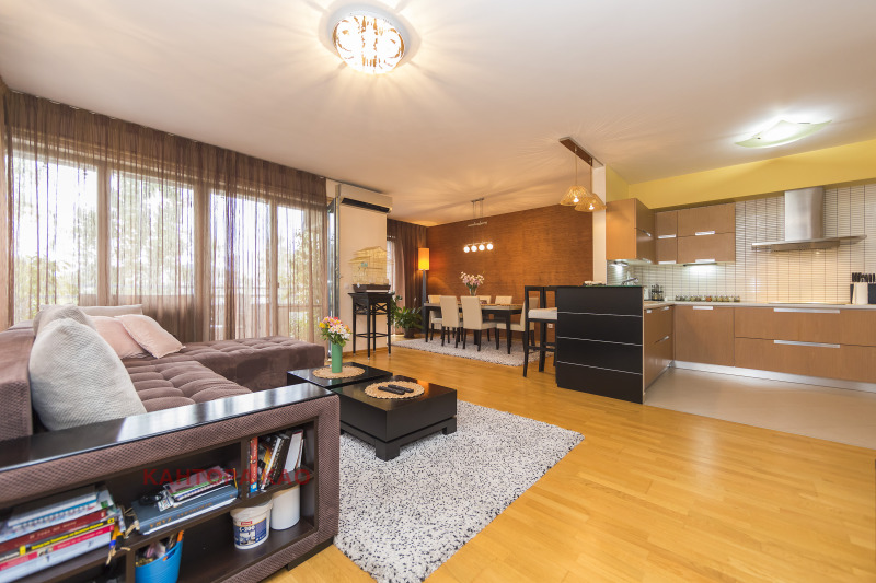 Zu verkaufen  3+ Schlafzimmer Sofia , Studentski grad , 166 qm | 98503395
