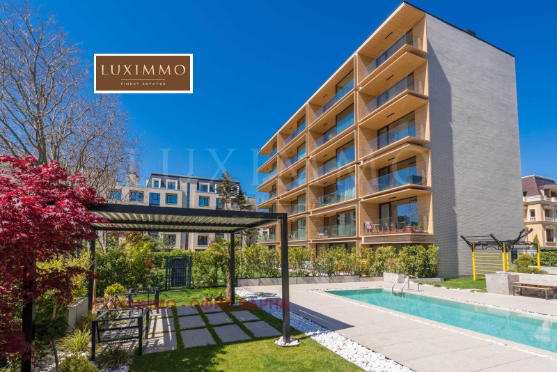 Eladó  Bérlakás Varna , k.k. Sv.Sv. Konstantin i Elena , 375 négyzetméter | 33051641