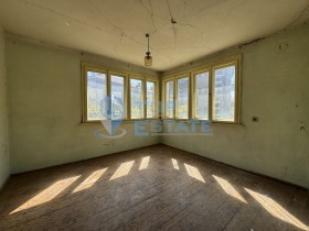 Étage de la maison Gorna Oryahovitsa, région Veliko Tarnovo
